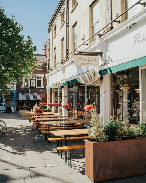 outdoor tables at rudy's pizza