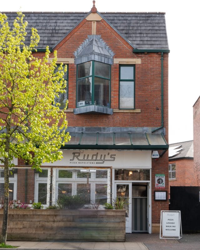 pizza restaurant entrance