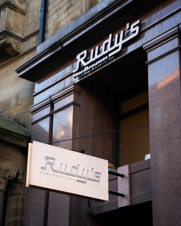 rudy's pizza napoletana restaurant sign