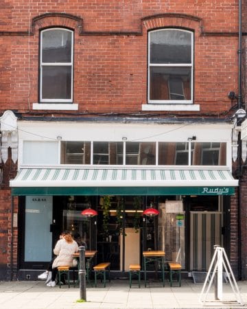 rudy's pizza outside sitting location