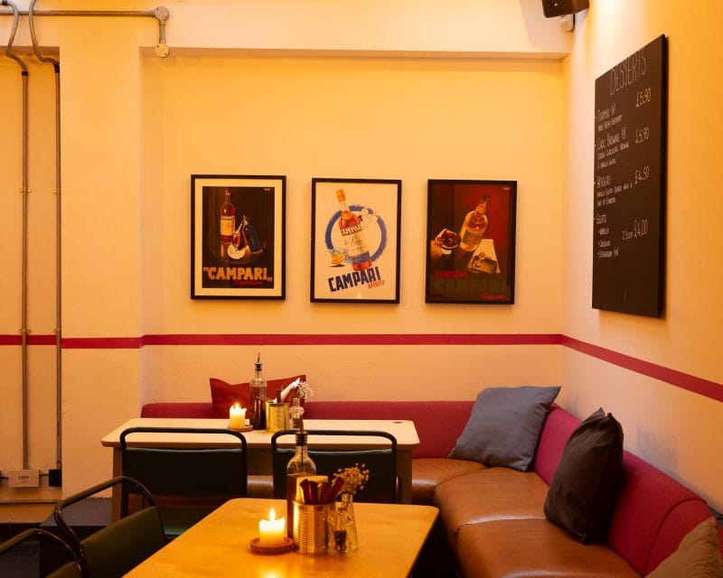 soho pizza place decoration