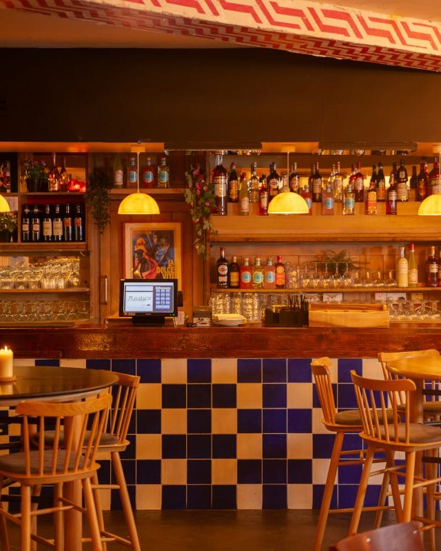 authentic neapolitan restaurant decoration