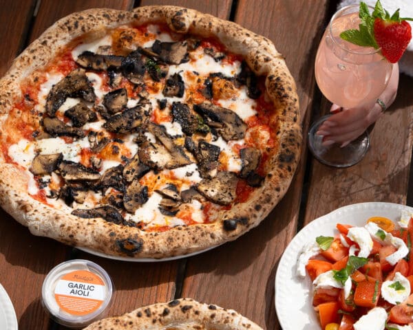authentic neapolitan pizza and garlic aioli dip