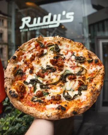 cheese and onions authentic neapolitan pizza